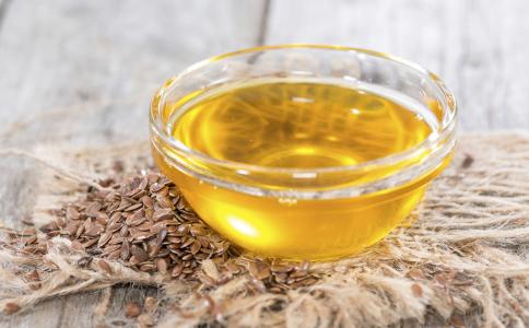 炒菜用什么油比较好，家庭炒菜哪种油比较好（7种食用油差别大）