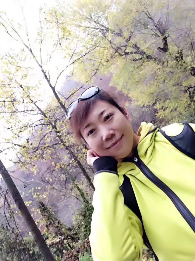 人间仙境满山红叶，原来是峨眉山的树叶红了……