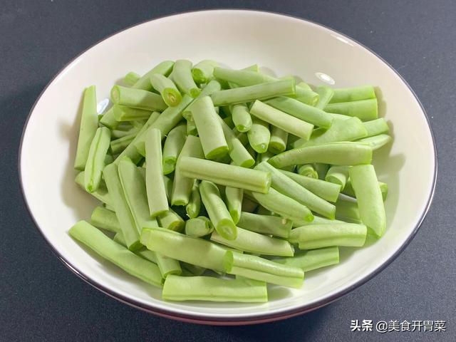 豆角怎么炒好吃又简单，如何炒豆角又好吃又好看（大厨告诉你诀窍都有啥）