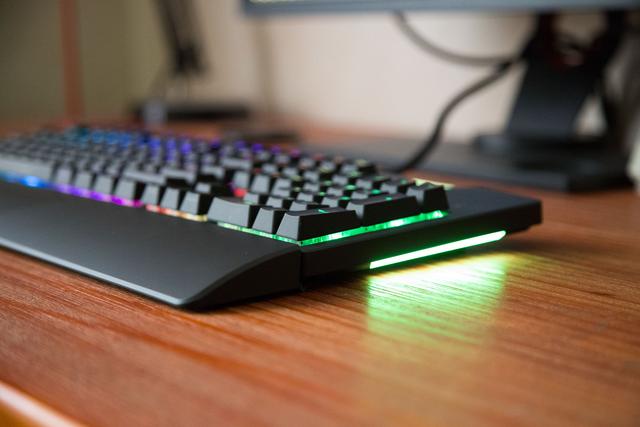 rog机械键盘白色，ROG龙神3代白色版水冷加入618大促