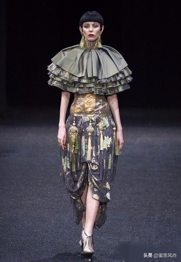 世界那么大第一位高定设计师，华人设计师郭培第七次出现在巴黎高定周