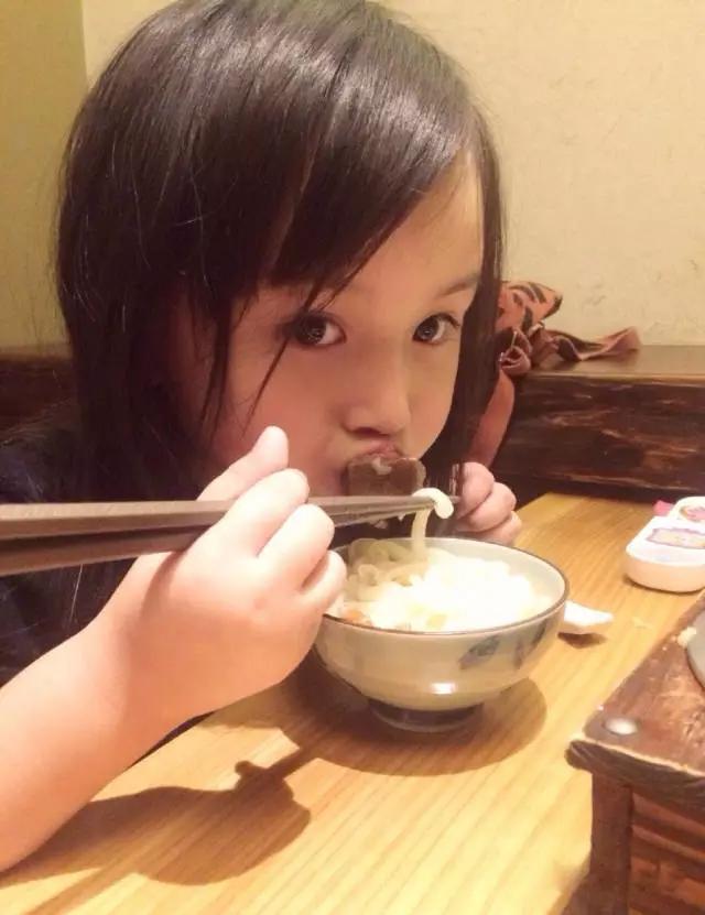 刘楚恬一家三口，小芈月刘楚恬人气不输孙俪