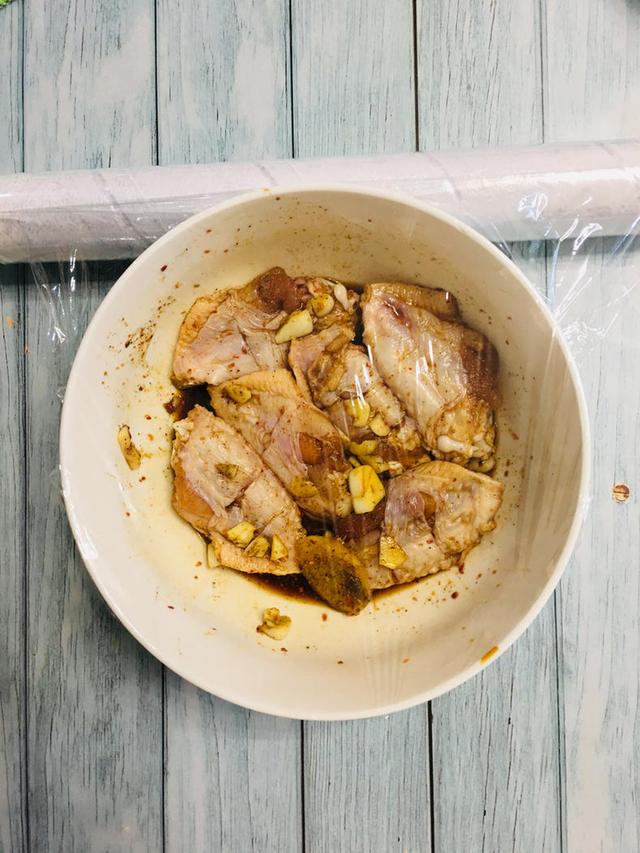 炸鸡翅的家常做法，家常炸鸡翅正宗做法（想吃炸鸡翅别再点外卖了）