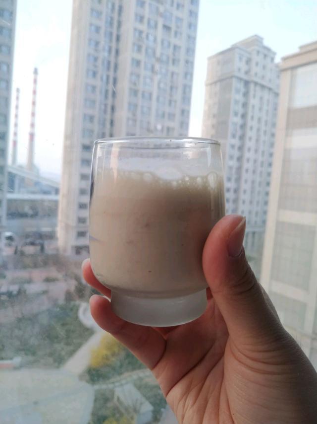 奶茶店草莓奶昔做法，盛夏的绝佳饮品香蕉奶昔