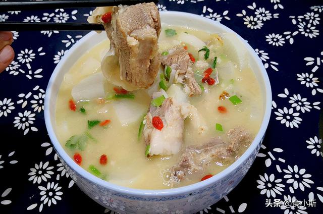 炖羊肉怎么炖比较好吃容易烂，炖羊肉牢记这3点用料