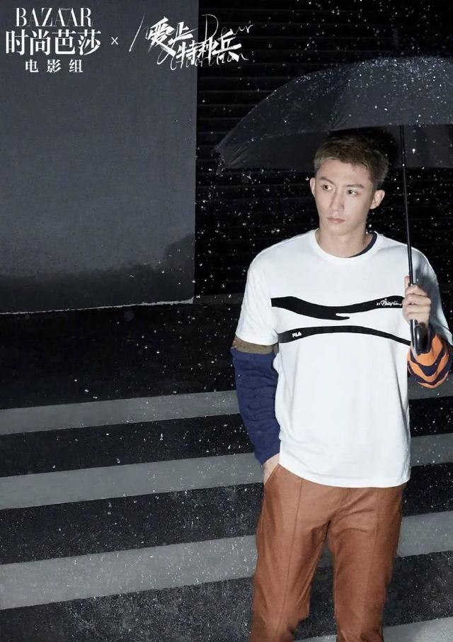 李宇春女装图片，李宇春穿搭卫衣（时尚大片红黑榜）