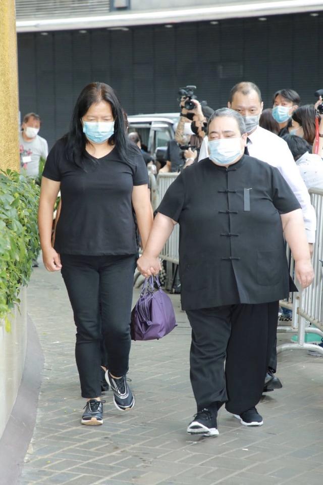 賭王子女和太太們陸續現身，何超蓮首次帶男友竇驍露面，好事將近 娛樂八卦吃瓜 第4张