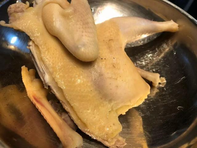 新鲜松茸炖汤最佳做法，再炖松茸土鸡汤这次我用冻干松茸