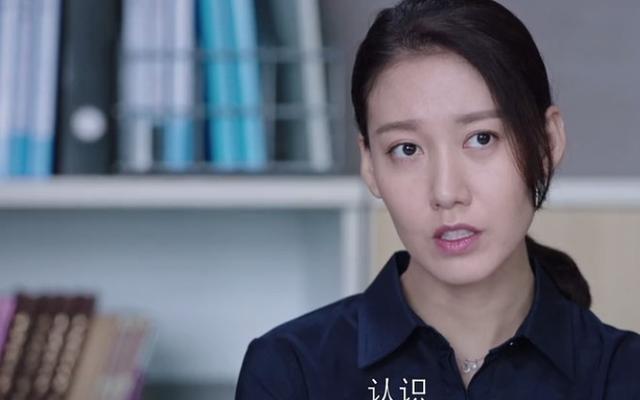 靳东的女儿有几个，她是靳东的妹妹