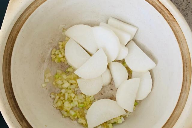 煎蛋汤详细做法，大师家里做的水煎蛋炖汤