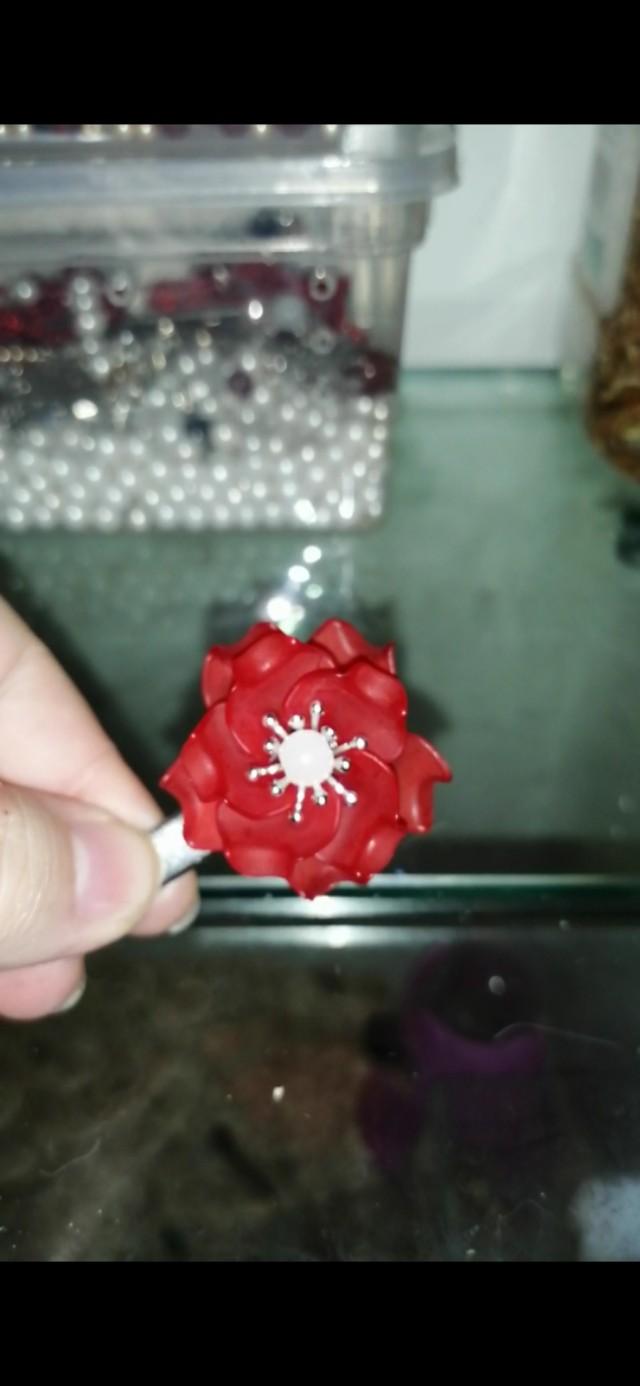 手工发夹简单制作方法，教你DIY一个美丽的发夹