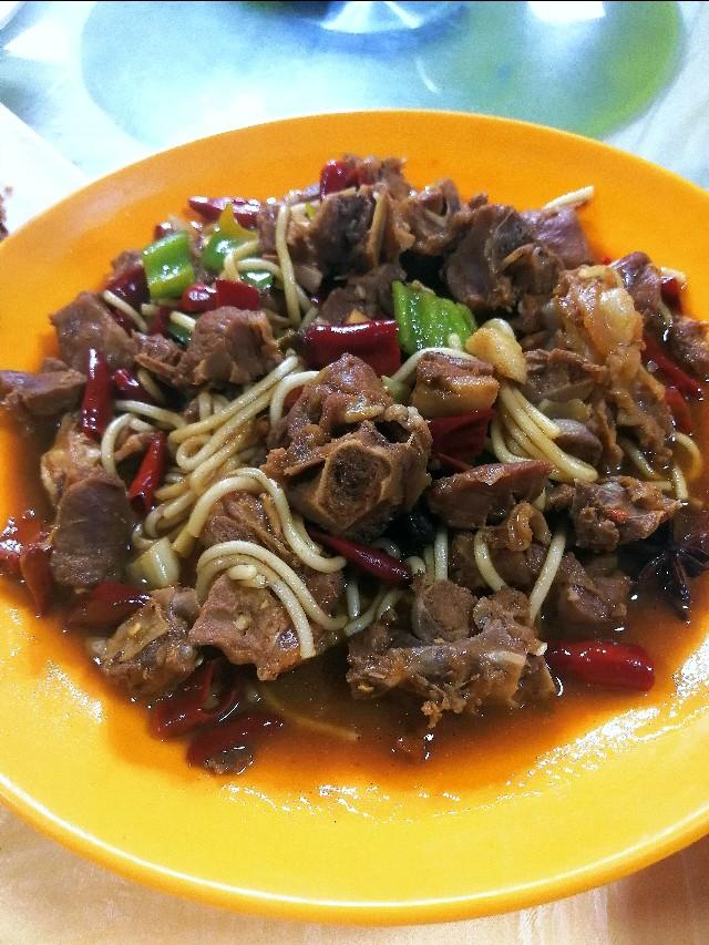 带有一些地方性的特色菜，二十二道特色菜