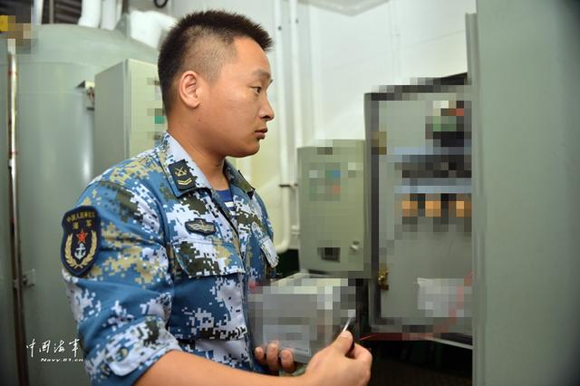 亲历首批亚丁湾护航，亚丁湾护航尖兵