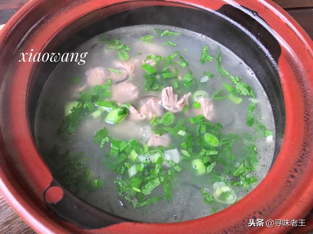 牛肉粉丝汤的做法，家庭牛肉粉丝汤最简单做法（牛肉丸粉丝汤的做法）