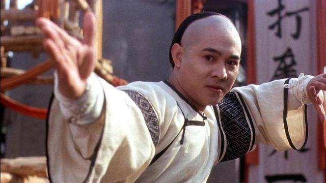 李连杰现在在哪里，功夫巨星李连杰现在哪里生活（与杨紫琼亲密合影感情好）