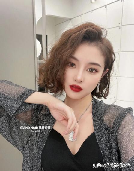 优雅女性发型图，不要选大背头、大妈卷