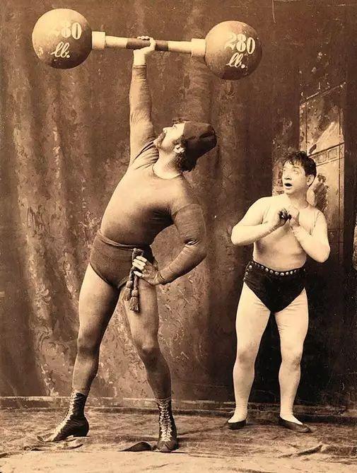 超人的内裤为何穿外面，蝙蝠侠和超人关系有多好