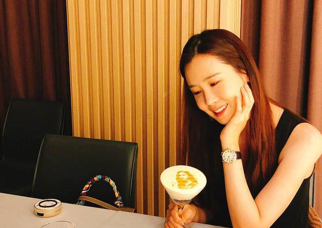 李多海个人资料，韩国女演员李多海个人资料（是李易峰唯一公开承认过的女友。）