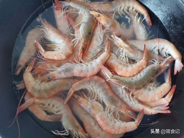 冻虾如何煮才能煮的软，老渔民：学会3个技巧