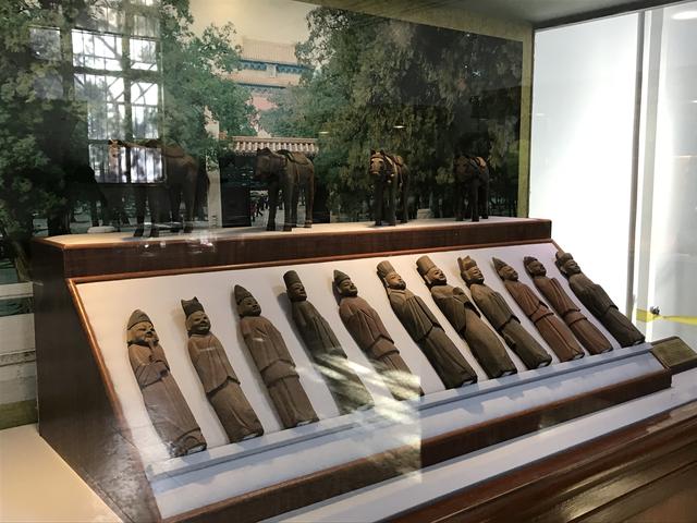 明十三陵在哪里，北京明十三陵指的是哪两座陵墓（明十三陵在哪里）