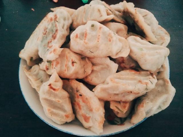 生煎饺子怎么煎又脆又香酥，剩饺子这样煎着吃