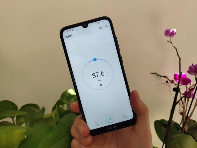 荣耀畅玩8a所有功能，荣耀首发畅玩8A：主打大音量