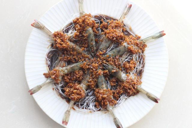 粉丝蒜蓉蒸虾好吃到舔屏，好吃到哭的蒜蓉粉丝蒸虾