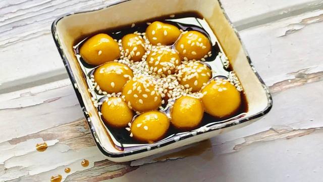 煮汤圆是冷水下锅还是热水下锅，汤圆是冷水下锅还是热水下锅好（难怪汤圆总是露馅）