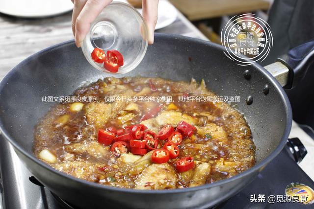 扒皮鱼正宗做法，美味香酥的油煎剥皮鱼