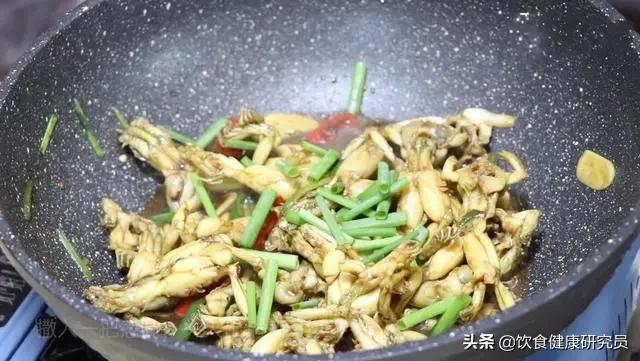 爆炒田鸡的正宗做法，美食推荐：肝腰合炒，爆炒田鸡