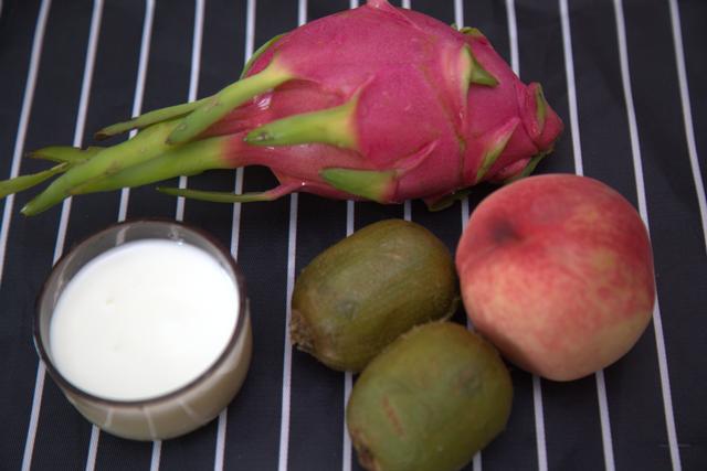 制作超级简单的芒果牛奶冻，牛奶芒果冻的QQ弹弹