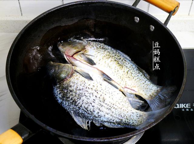 鲫鱼汤怎么炖才能好喝又有营养，炖鲫鱼汤掌握这6点