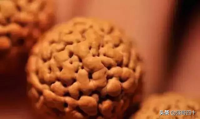 文玩手串怎么盘玩最好，八大热门手串正确把玩姿势