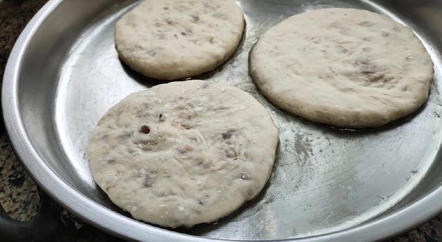 这才是发面饼最好吃的做法，发面饼带馅的做法
