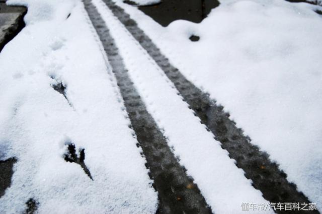 冰雪路面开车，你应该知道以下7点，老司机也要看