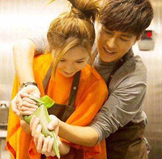 恋爱先生乔伊林漂亮女孩，隐形富豪曝150万豪华座驾