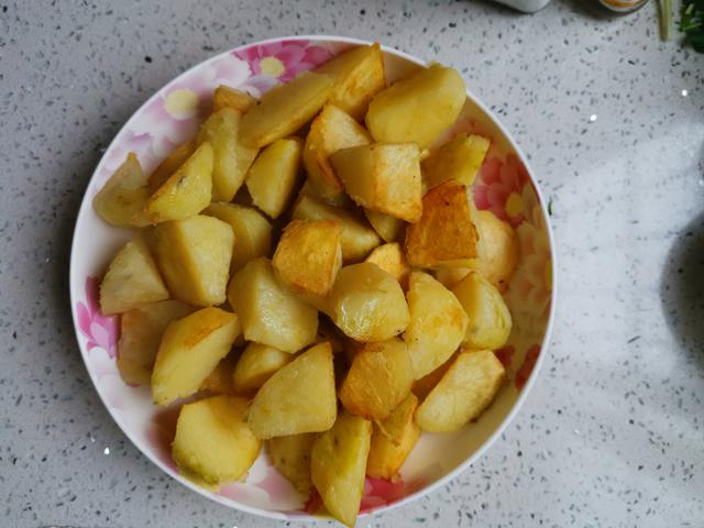 土豆炒洋葱的家常做法，大厨教你秘制做法