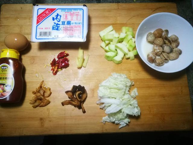 韩式海鲜豆腐汤，韩式海鲜牛奶豆腐汤（我们两人吃了一锅）