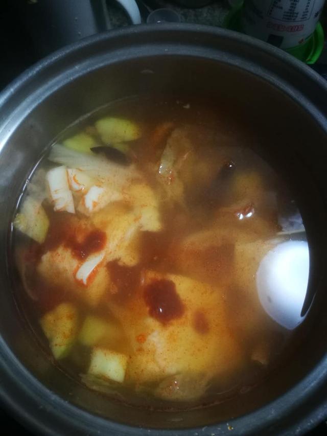 韩式海鲜豆腐汤，韩式海鲜牛奶豆腐汤（我们两人吃了一锅）