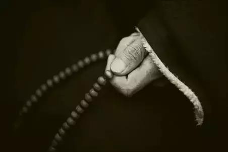 一手带玉一手戴金风水，戴金戴玉戴银有什么讲究