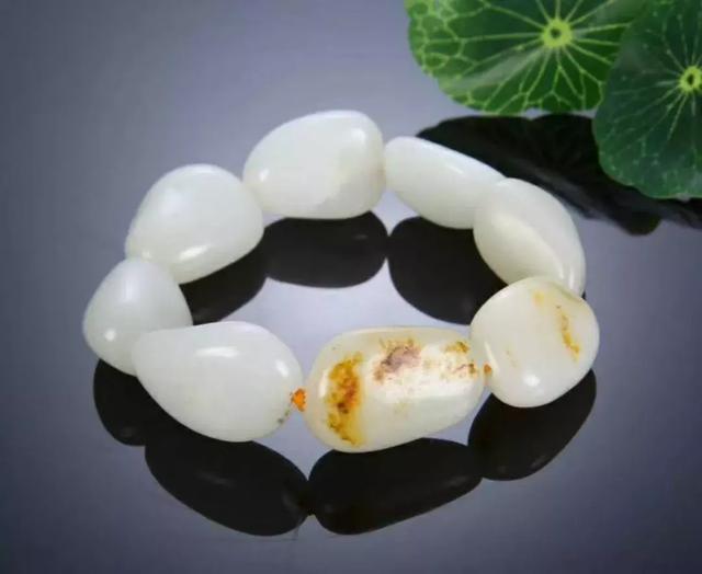 一手带玉一手戴金风水，戴金戴玉戴银有什么讲究