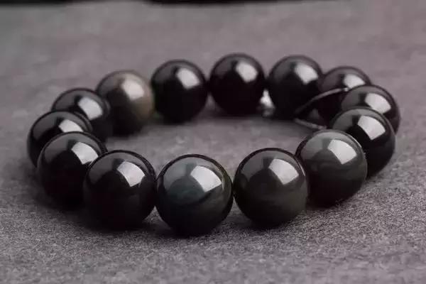 一手带玉一手戴金风水，戴金戴玉戴银有什么讲究