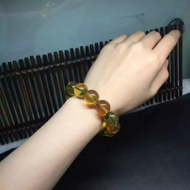 一手带玉一手戴金风水，戴金戴玉戴银有什么讲究