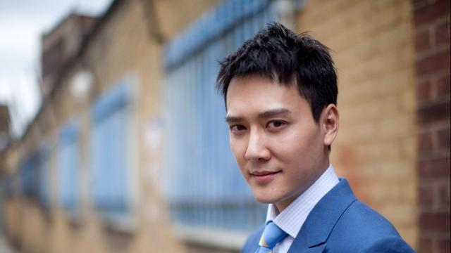 刘亦菲冯绍峰出席活动，刘亦菲疑似回应