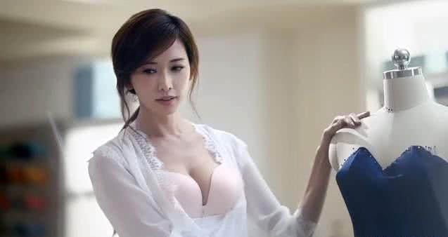 志玲早年舞台走秀，林志玲和木村拓哉走秀旧照曝光