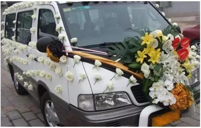 花圈做法大全图解丧礼，丧礼灵车花艺制作方法