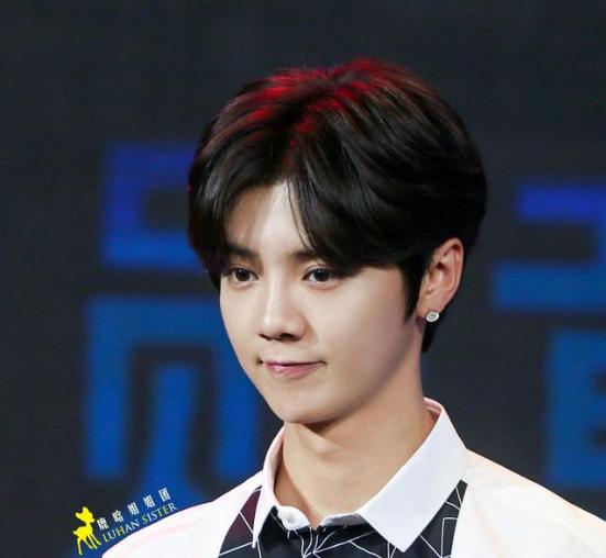 王菲是哪里人今年多大了，53岁王菲在福建寺庙祈福