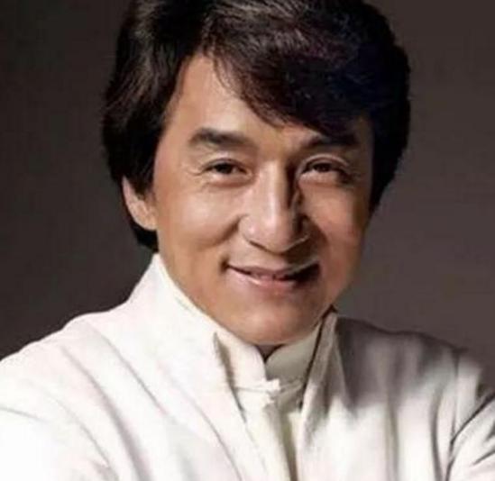 王菲是哪里人今年多大了，53岁王菲在福建寺庙祈福