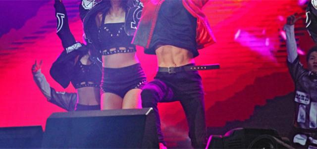 易烊千玺王俊凯生图对比，王俊凯身材不如易烊千玺