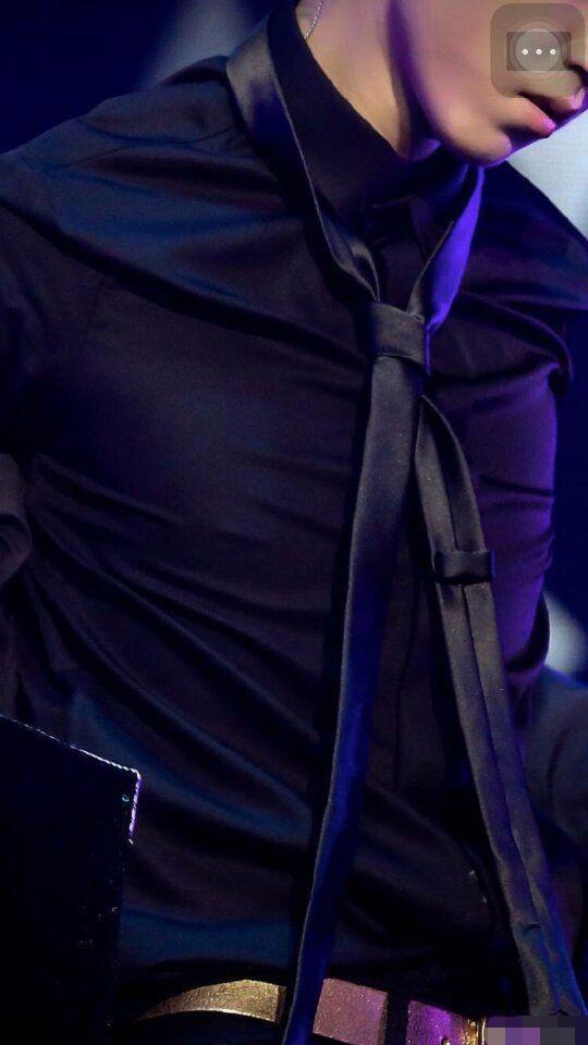 易烊千玺王俊凯生图对比，王俊凯身材不如易烊千玺